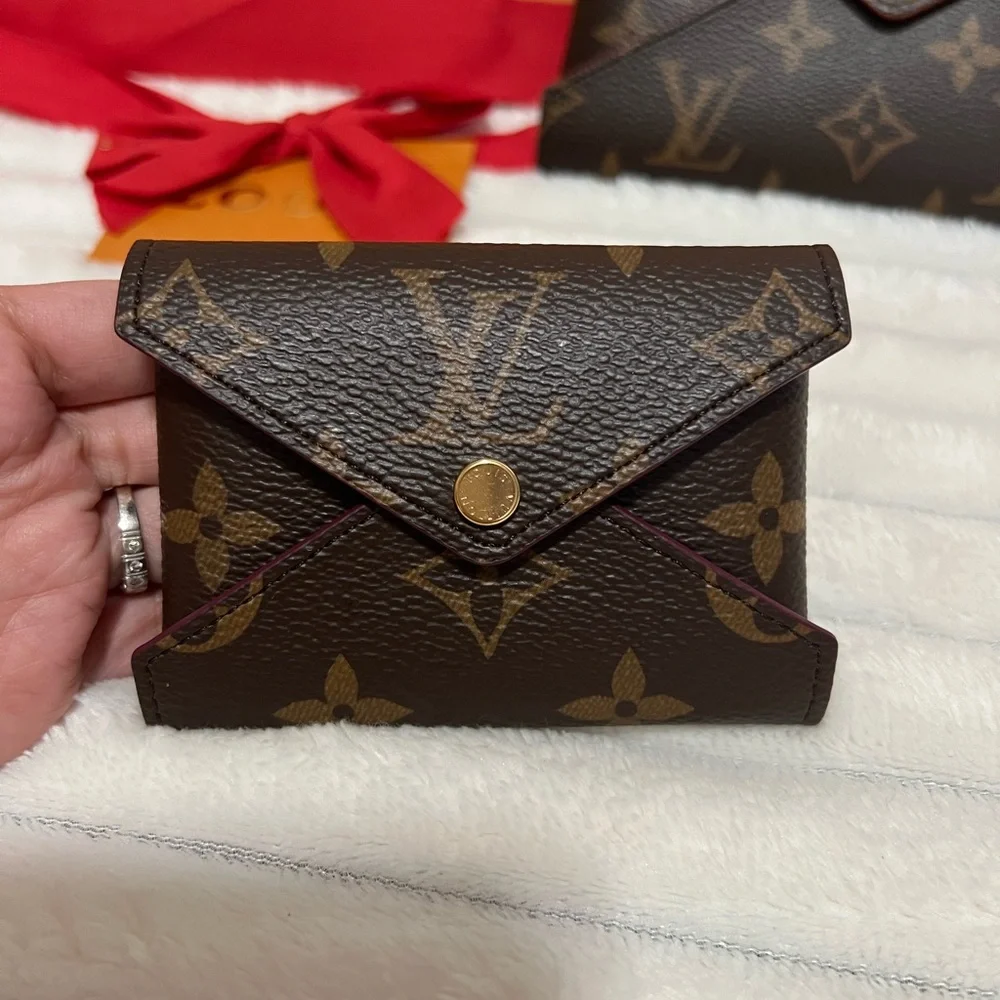 ✨SOLD✨ Louis Vuitton card case - Picture 5 of 8